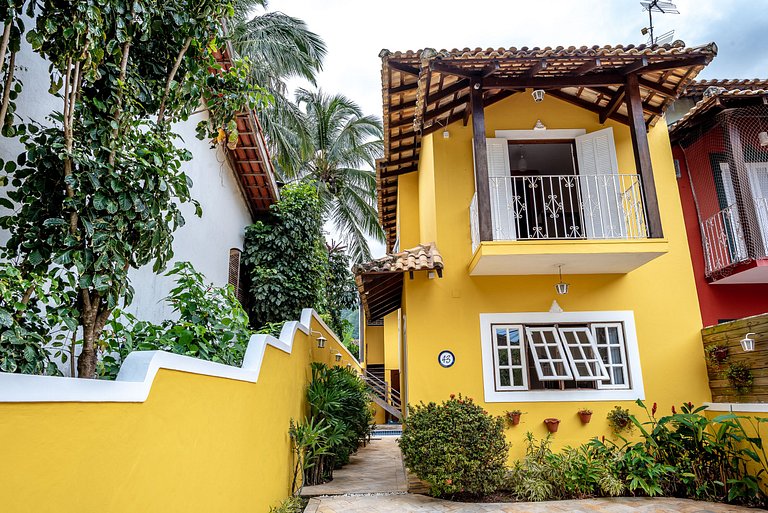 Aconchegante casa com piscina