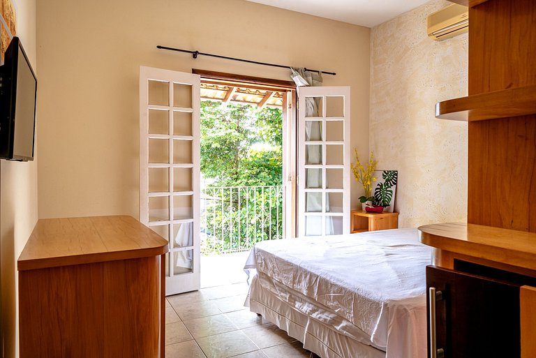 Aconchegante casa com piscina