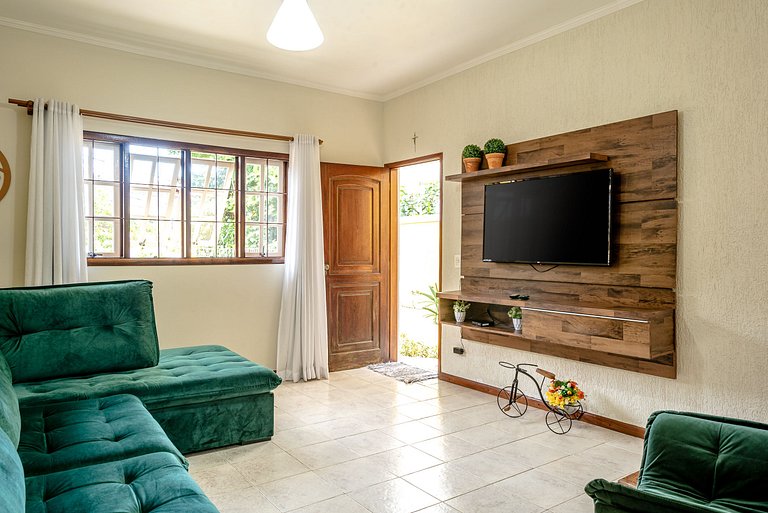 Aconchegante casa com piscina