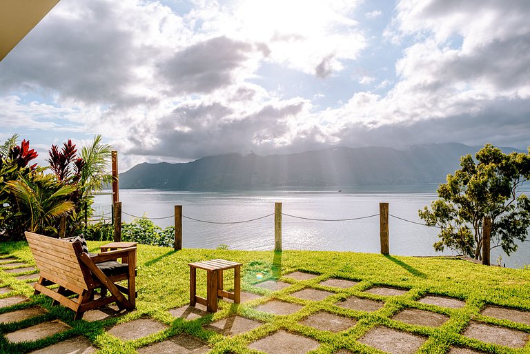 Casa na costeira com vista para o mar