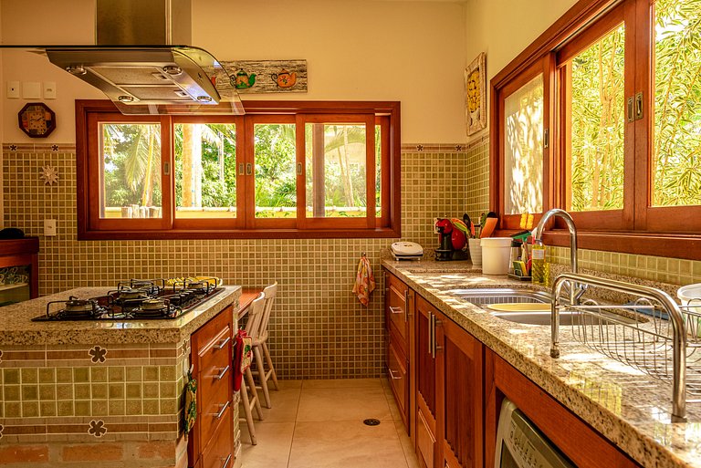 Belíssima casa - Pé na Areia, com Jacuzzi.