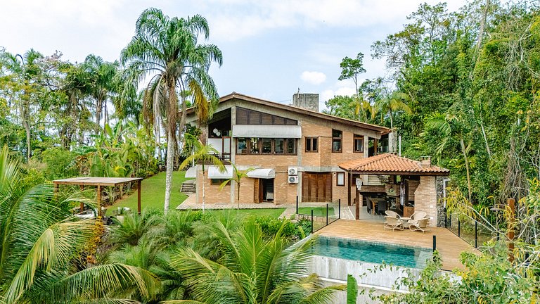 Casa em Condomínio na Praia das Toninhas com Vista para o Ma