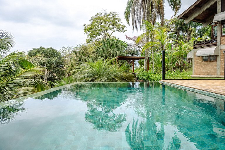 Casa em Condomínio na Praia das Toninhas com Vista para o Ma