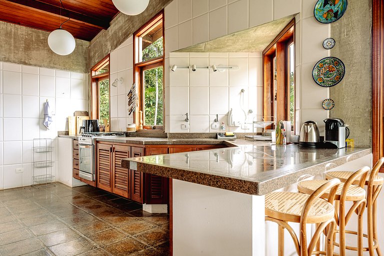 Casa em Condomínio na Praia das Toninhas com Vista para o Ma
