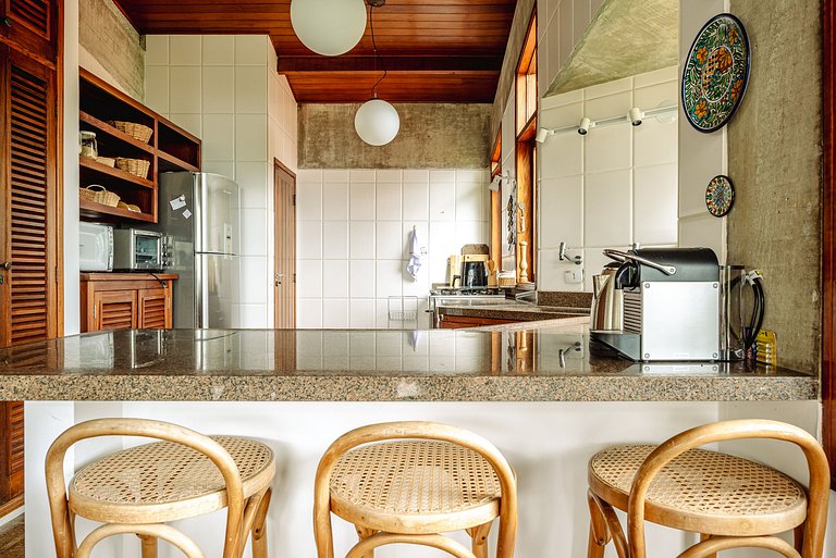 Casa em Condomínio na Praia das Toninhas com Vista para o Ma