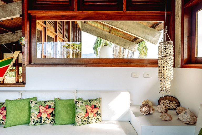 Casa em Condomínio na Praia das Toninhas com Vista para o Ma