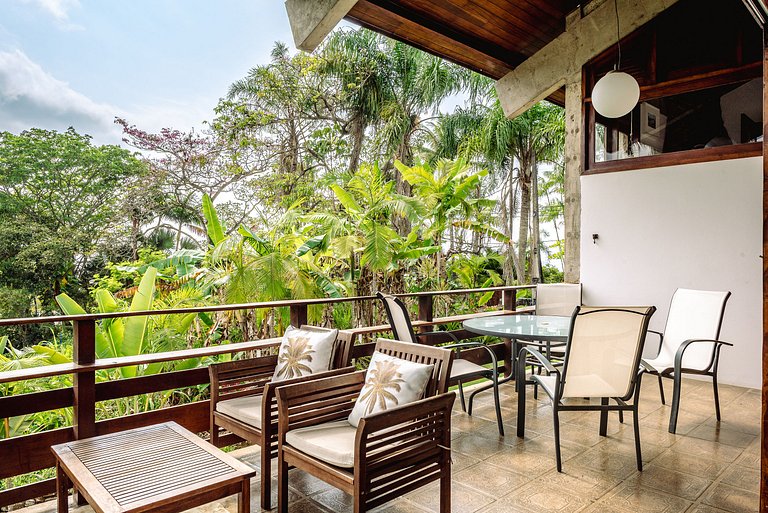 Casa em Condomínio na Praia das Toninhas com Vista para o Ma