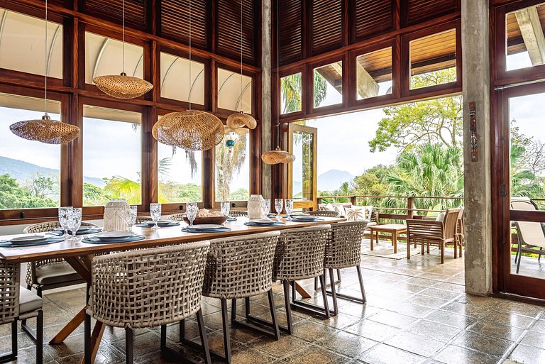 Casa em Condomínio na Praia das Toninhas com Vista para o Ma
