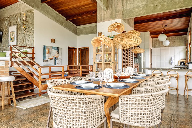 Casa em Condomínio na Praia das Toninhas com Vista para o Ma