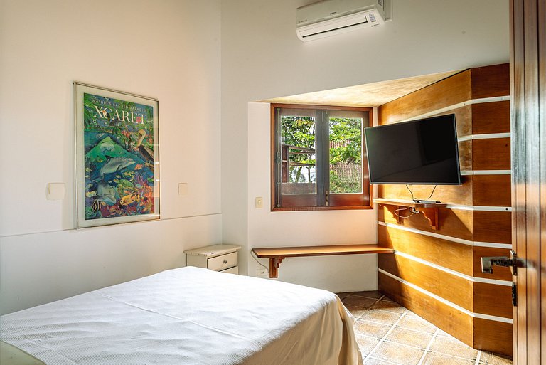 Casa em Condomínio na Praia das Toninhas com Vista para o Ma