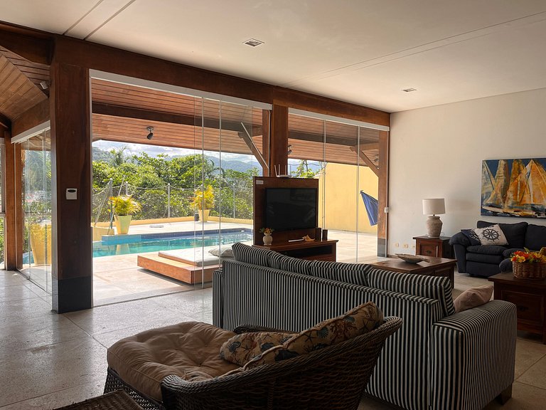 Casa com Piscina de Borda Infinita e Vista para o Mar l Ubat