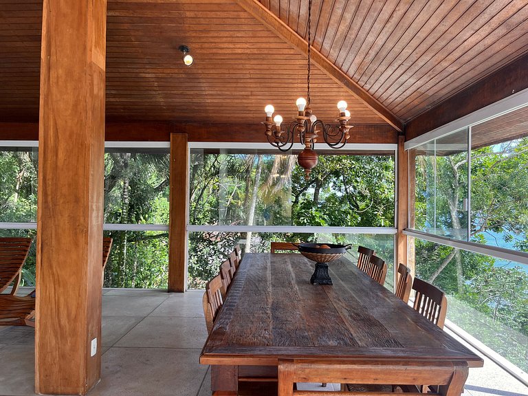 Casa com Piscina de Borda Infinita e Vista para o Mar l Ubat