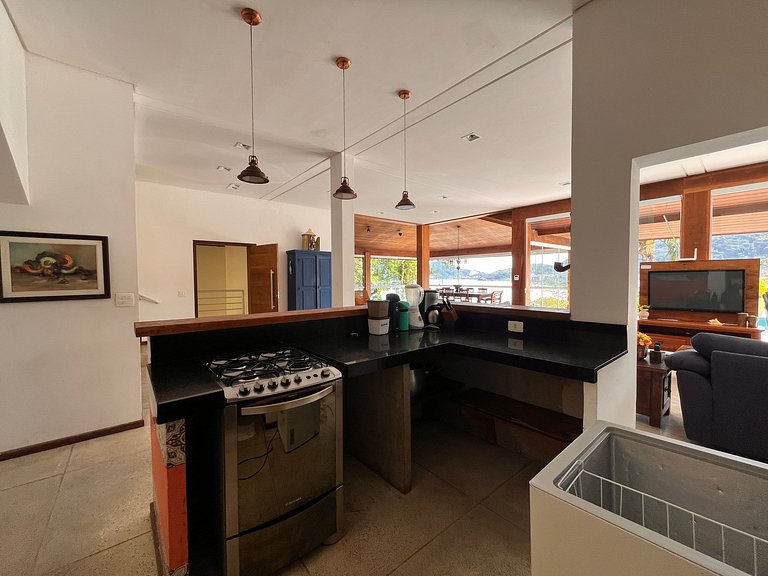 Casa com Piscina de Borda Infinita e Vista para o Mar l Ubat