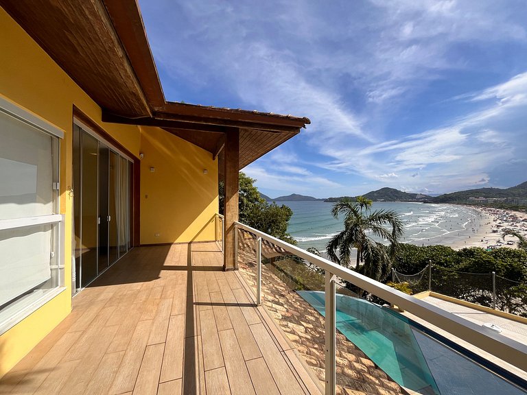 Refúgio confortável com piscina de borda infinita e vista in