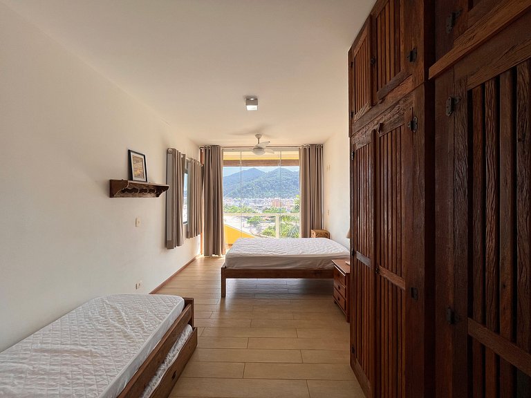 Casa com Piscina de Borda Infinita e Vista para o Mar l Ubat