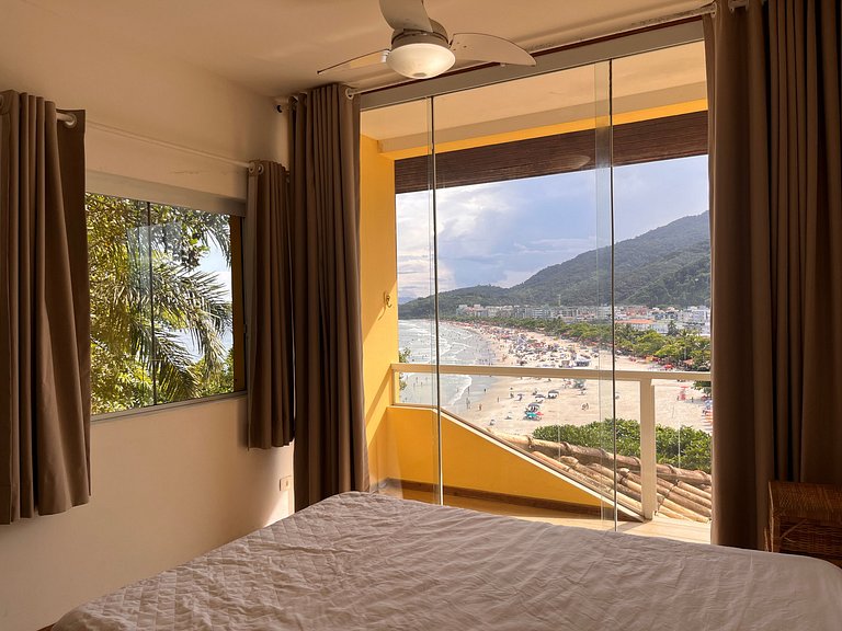 Refúgio confortável com piscina de borda infinita e vista in