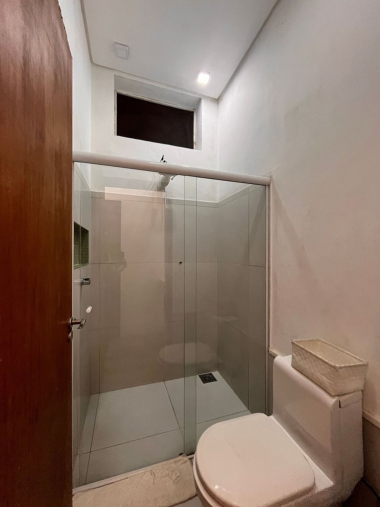 Refúgio confortável com piscina de borda infinita e vista in