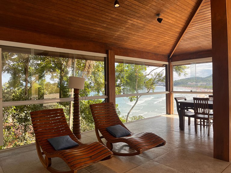 Casa com Piscina de Borda Infinita e Vista para o Mar l Ubat