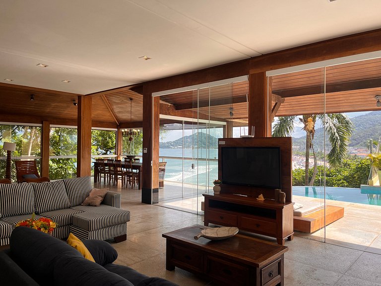 Casa com Piscina de Borda Infinita e Vista para o Mar l Ubat