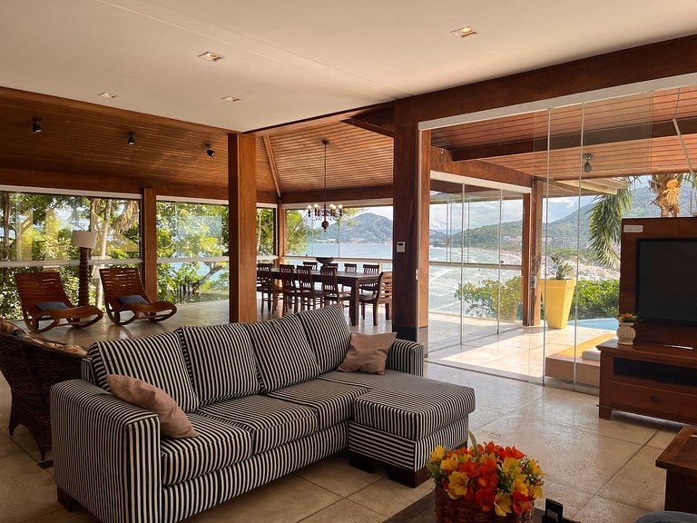 Casa com Piscina de Borda Infinita e Vista para o Mar l Ubat