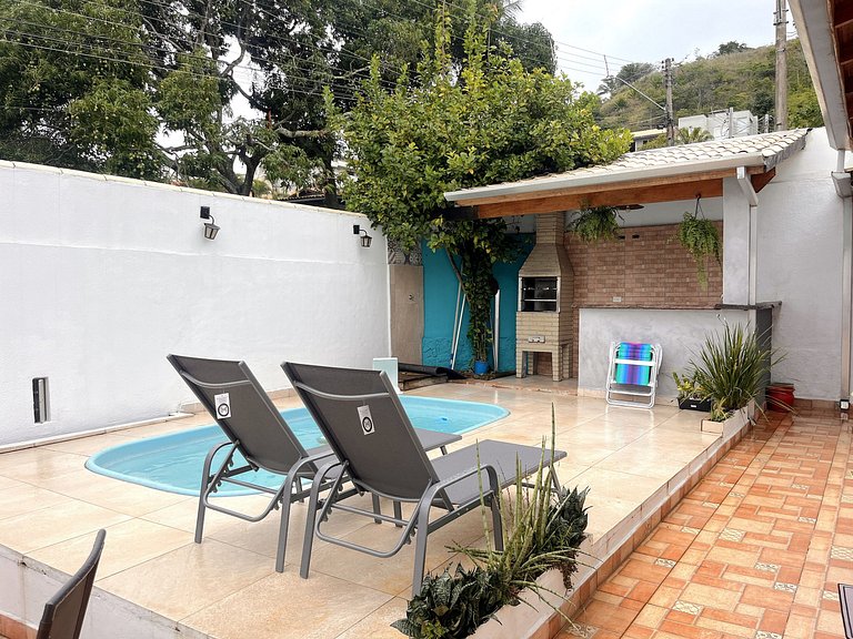 Casa aconchegante com piscina em São Sebastião