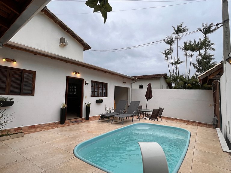 Casa aconchegante com piscina em São Sebastião