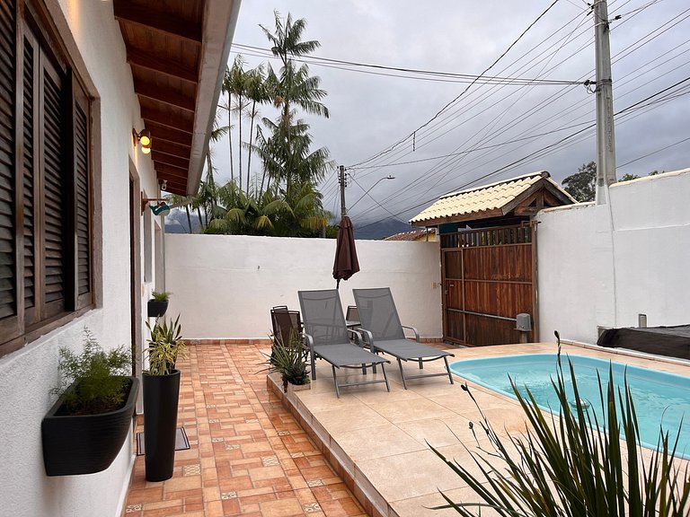 Casa aconchegante com piscina em São Sebastião