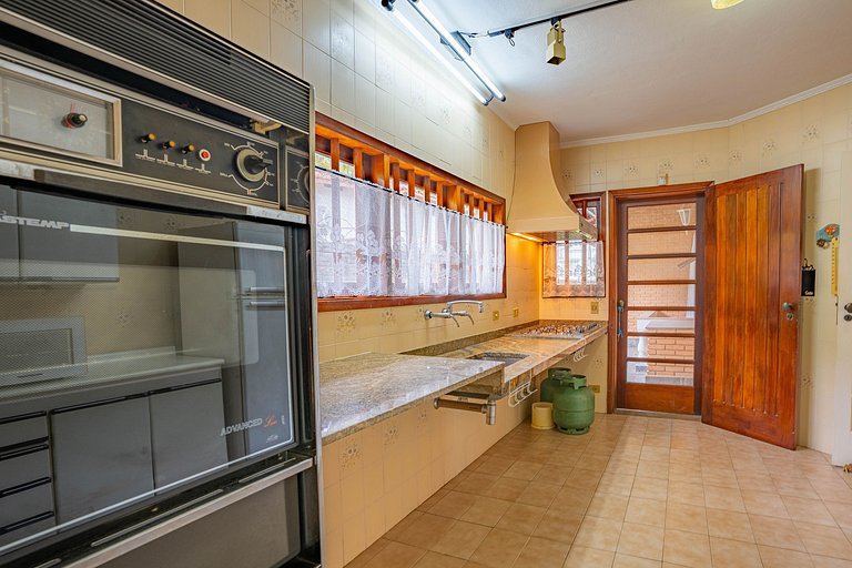 Casa com piscina para relaxar a 3 minutos da praia