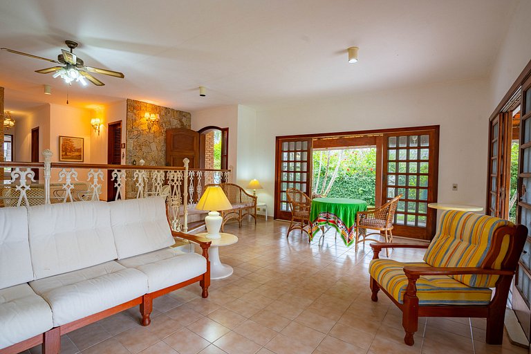 Casa com piscina para relaxar a 3 minutos da praia