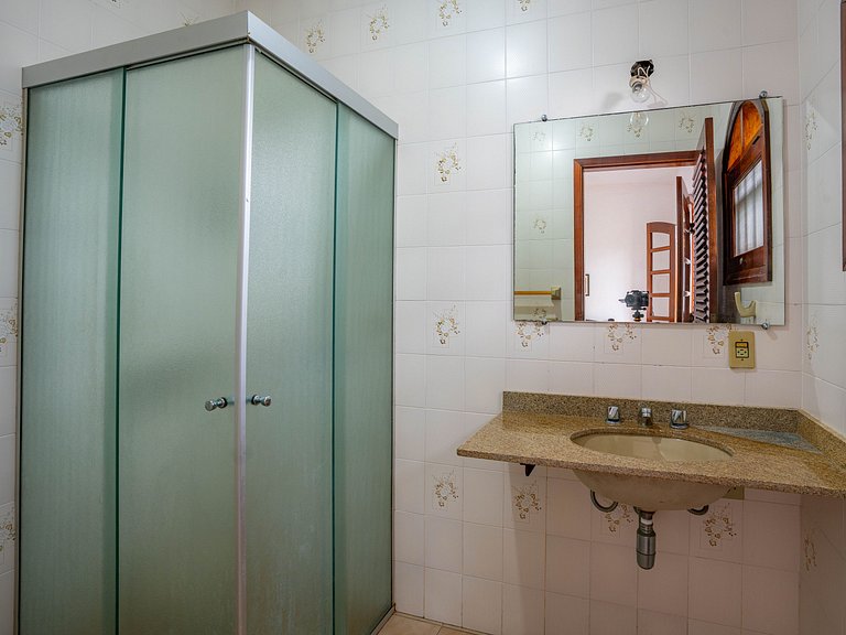 Casa com piscina para relaxar a 3 minutos da praia