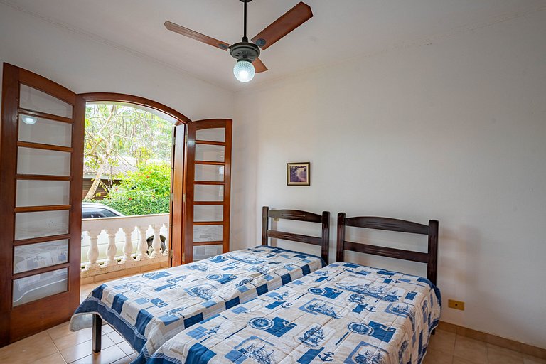 Casa com piscina para relaxar a 3 minutos da praia