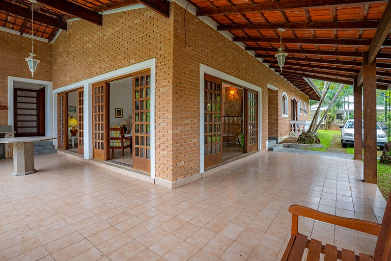 Casa com piscina para relaxar a 3 minutos da praia