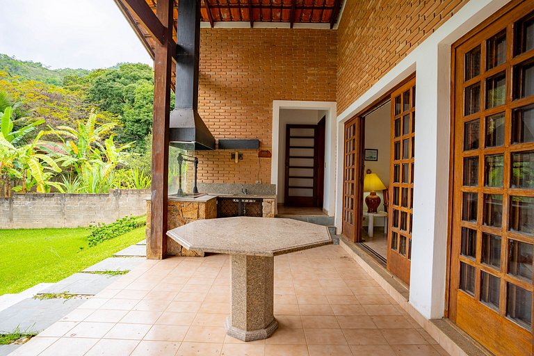 Casa com piscina para relaxar a 3 minutos da praia