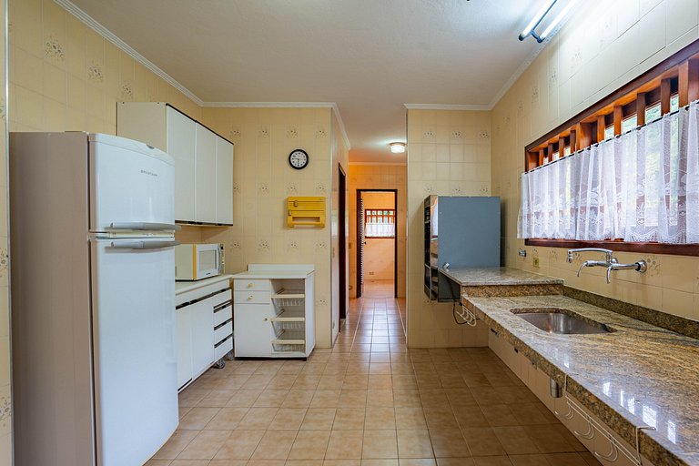 Casa com piscina para relaxar a 3 minutos da praia