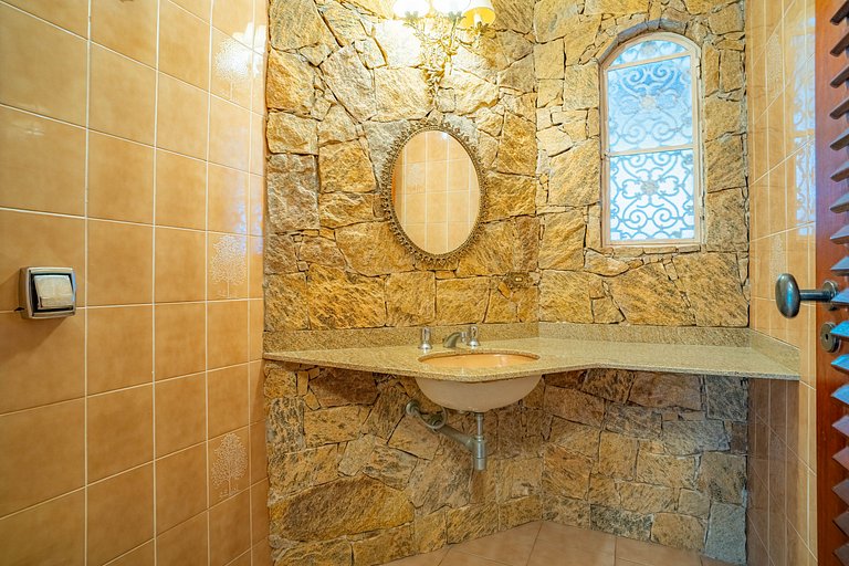 Casa com piscina para relaxar a 3 minutos da praia