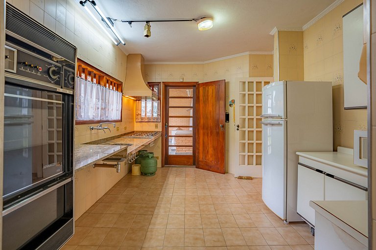 Casa com piscina para relaxar a 3 minutos da praia