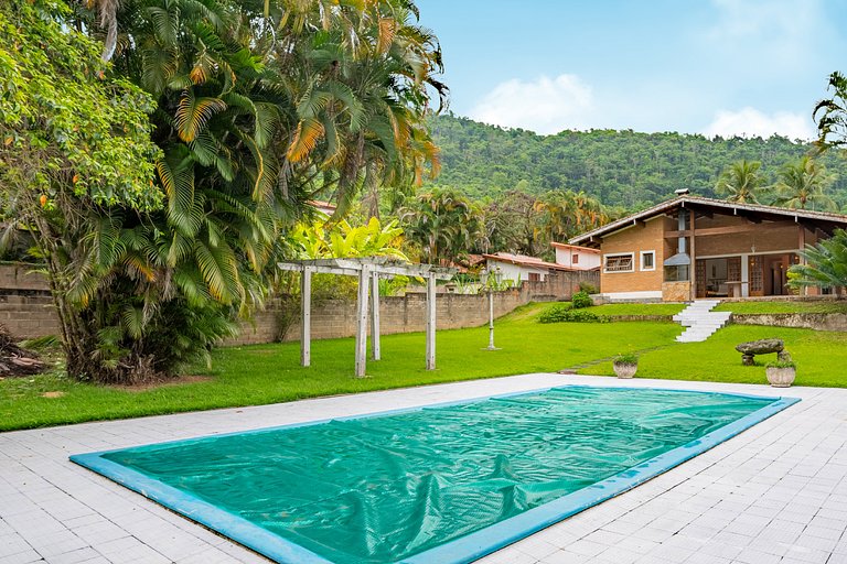 Casa com piscina para relaxar a 3 minutos da praia