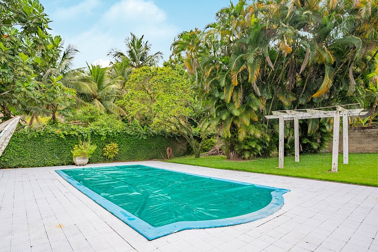 Casa com piscina para relaxar a 3 minutos da praia