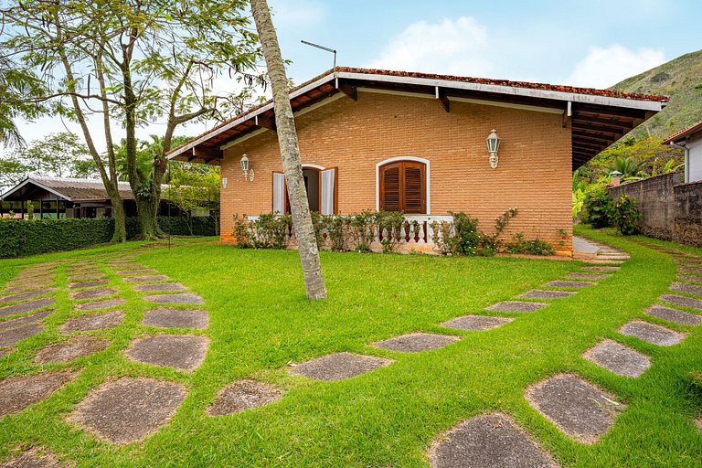 Casa com piscina para relaxar a 3 minutos da praia